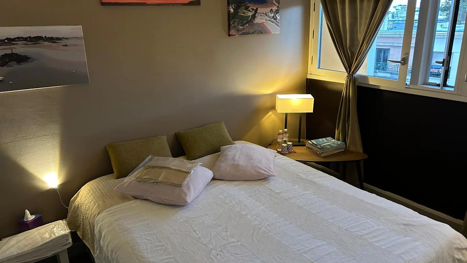 Homestay A L'ombre De La Tour Eiffel Au Bord De La Seine *